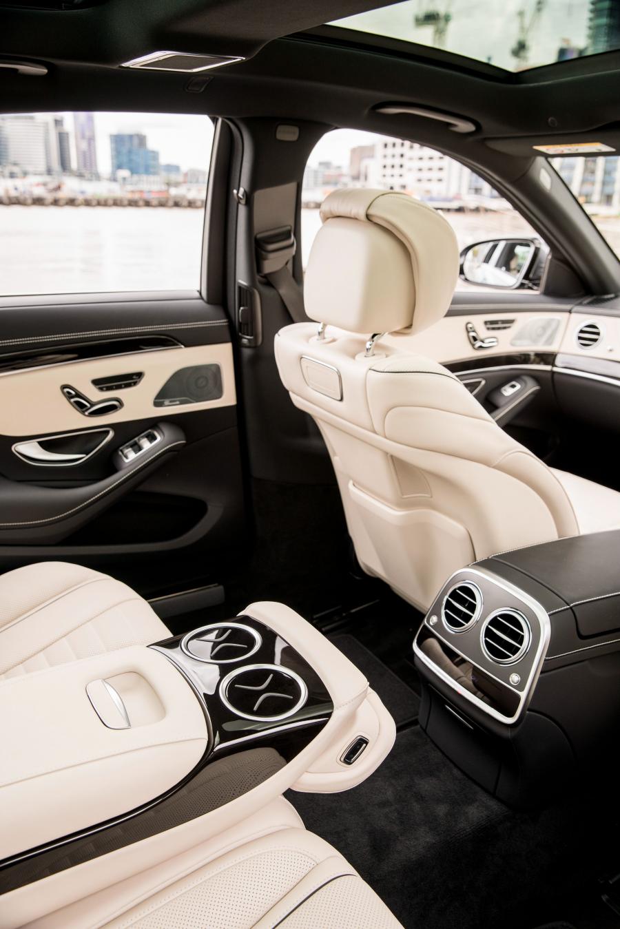 Интерьер Mercedes-Benz S450 Lang (V222) 2017 года  (AU) (фото 34 из 55)